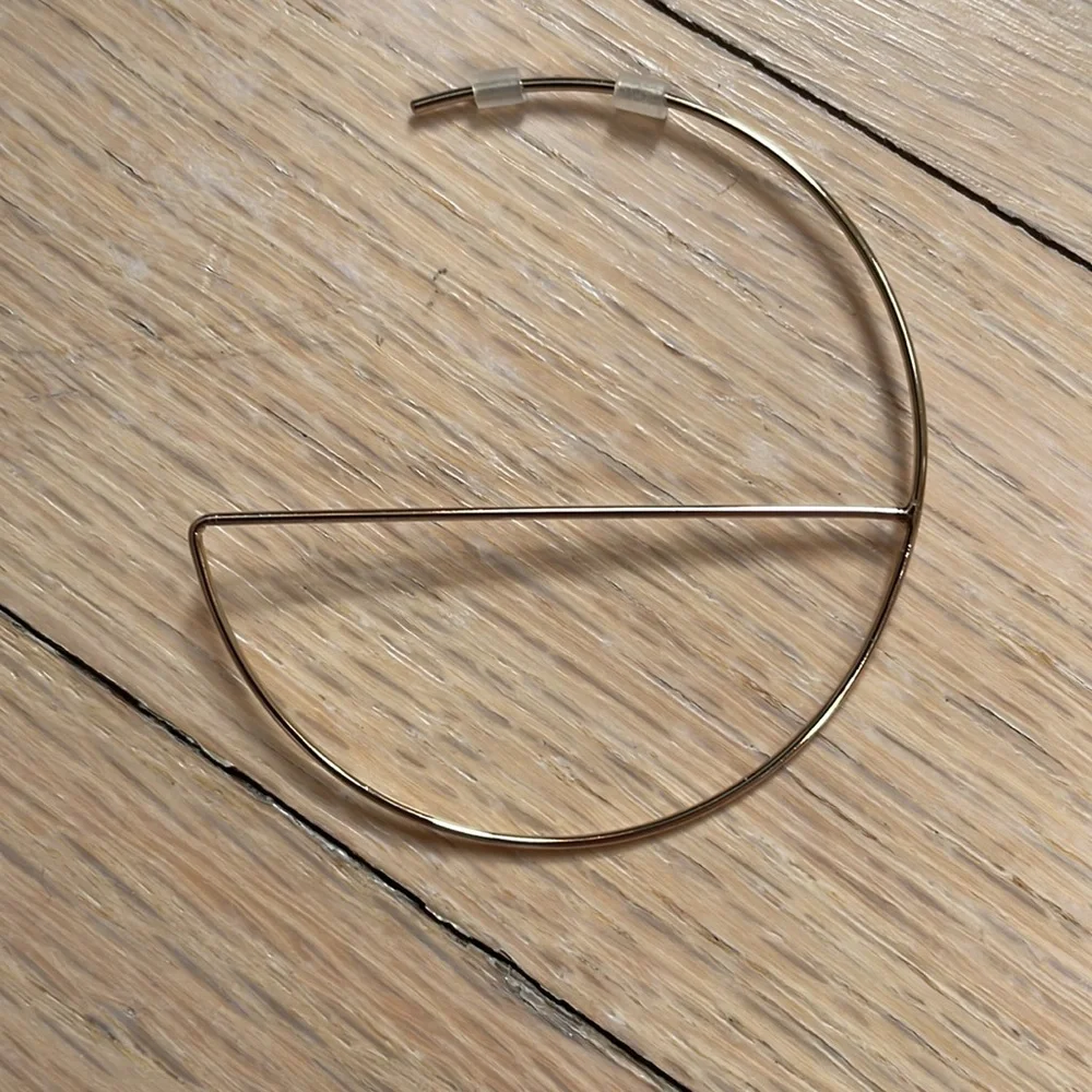 NWT BCBGeneration Gold Earings - Picture 5 of 6